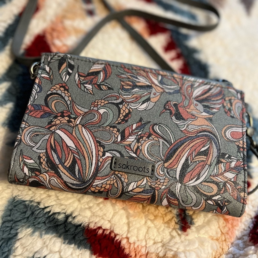 Sakroots xl smartphone crossbody wallet